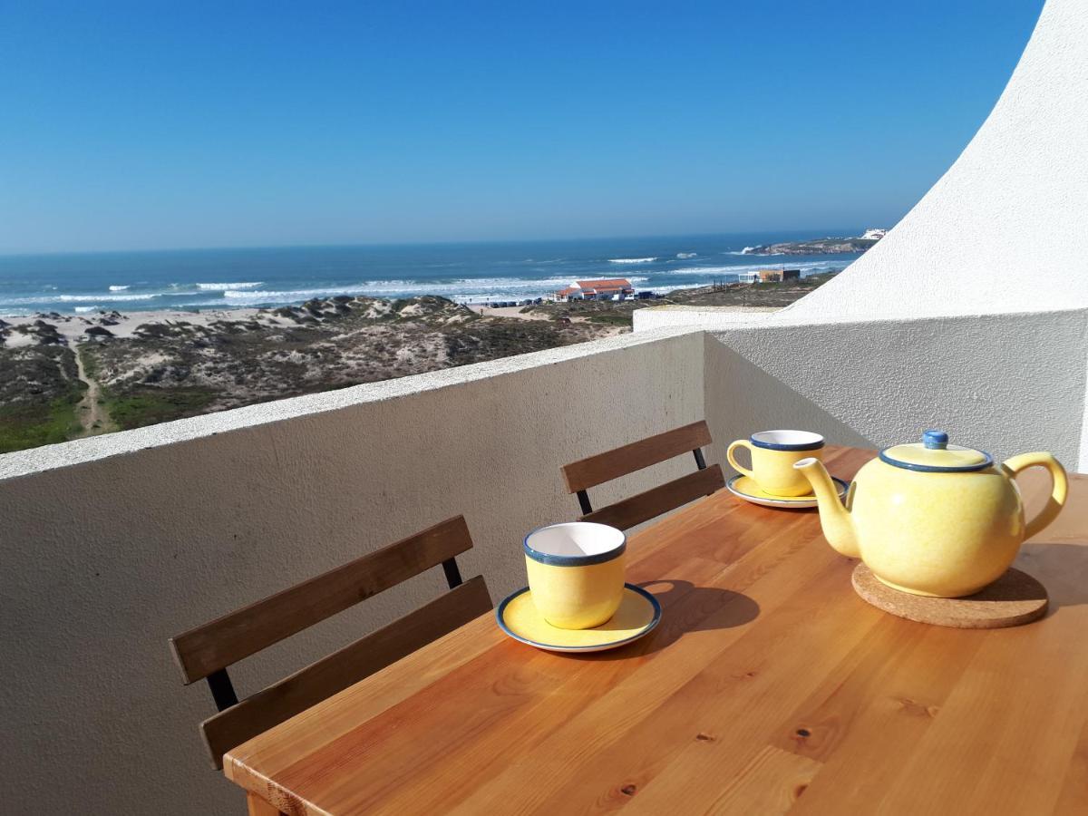 Maresia - Beachfront Peniche Apartment Buitenkant foto