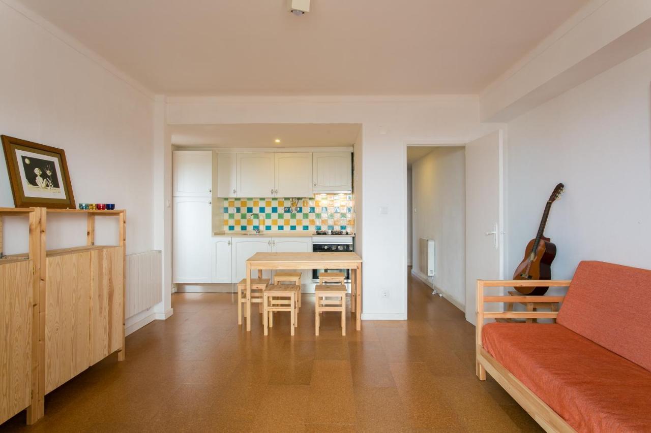 Maresia - Beachfront Peniche Apartment Buitenkant foto